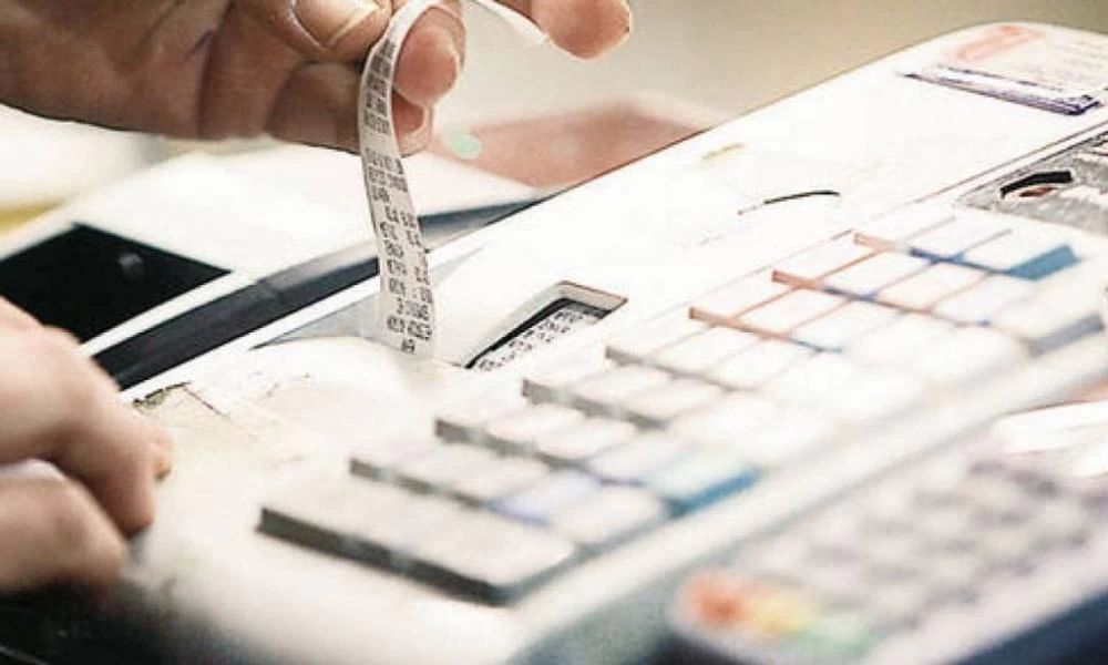 Ποιες κατηγορίες φορολογούμενων γλιτώνουν από τις e–αποδείξεις